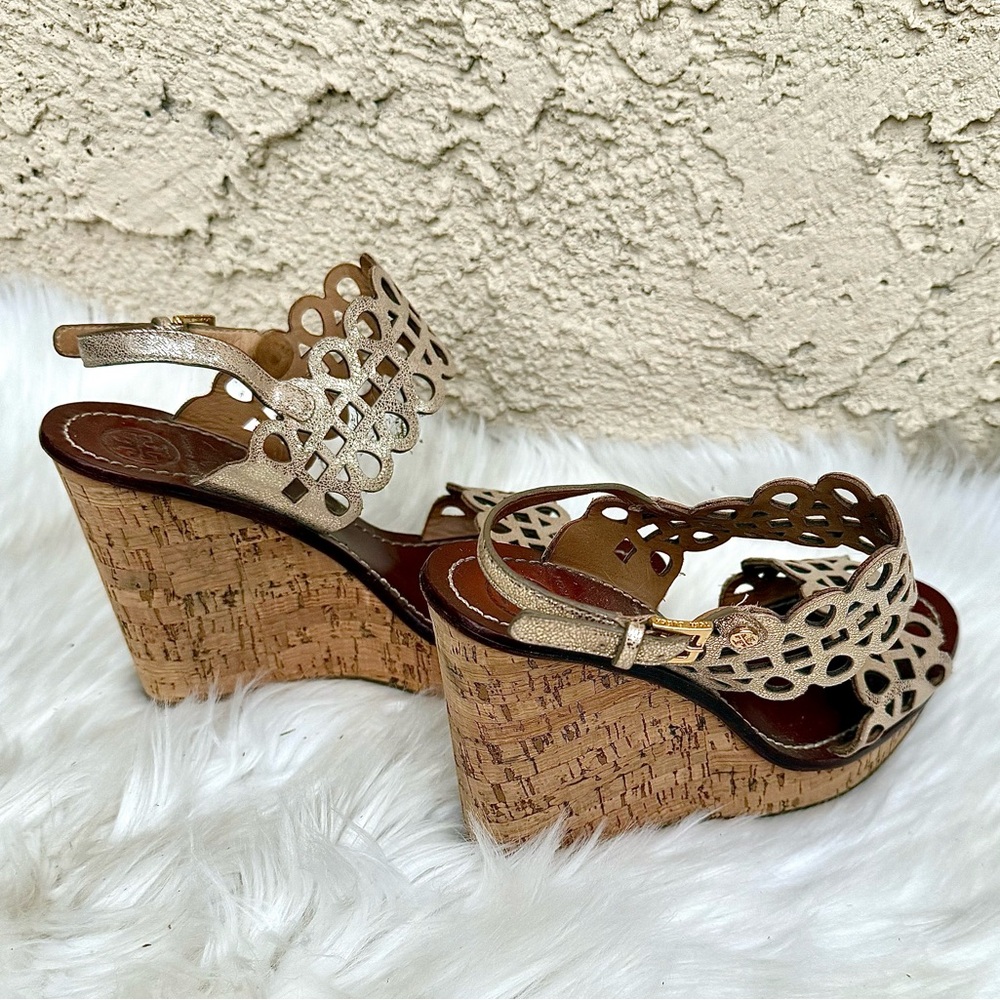 Tory Burch Nori laser cut wedge sandals - Picture 3 of 9